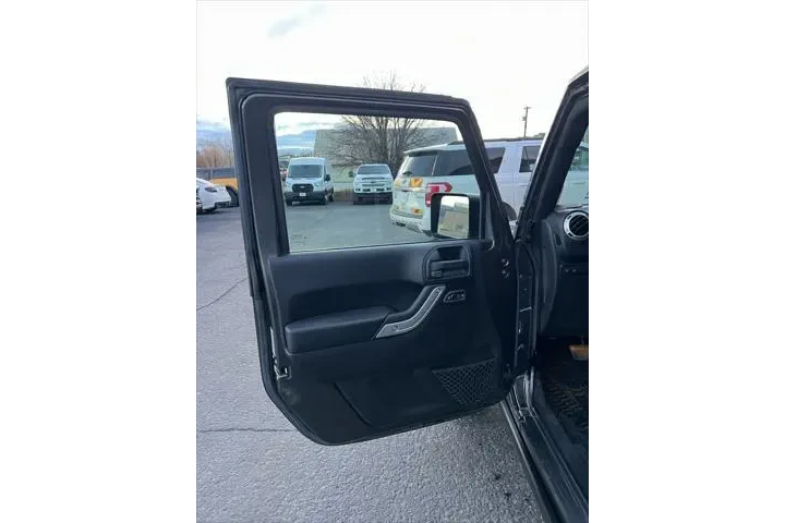 $26490 : Jeep Wrangler Unlimited 2016 image 9