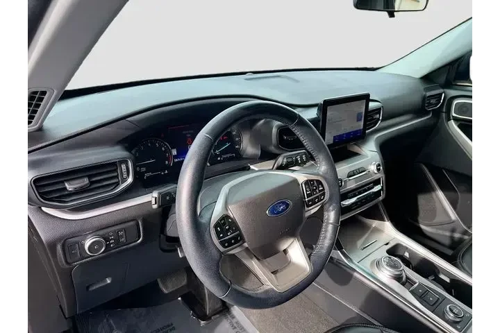 $27900 : Ford Explorer 2022 AWD XLT 4 image 8