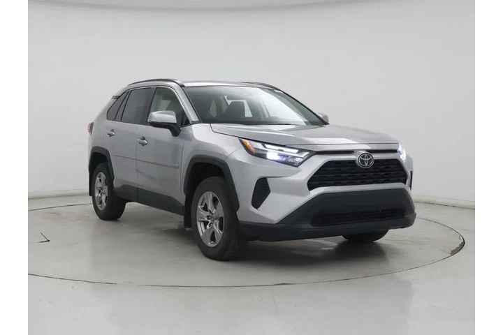$29998 : Toyota RAV4 2022 AWD XLE 4dr image 1