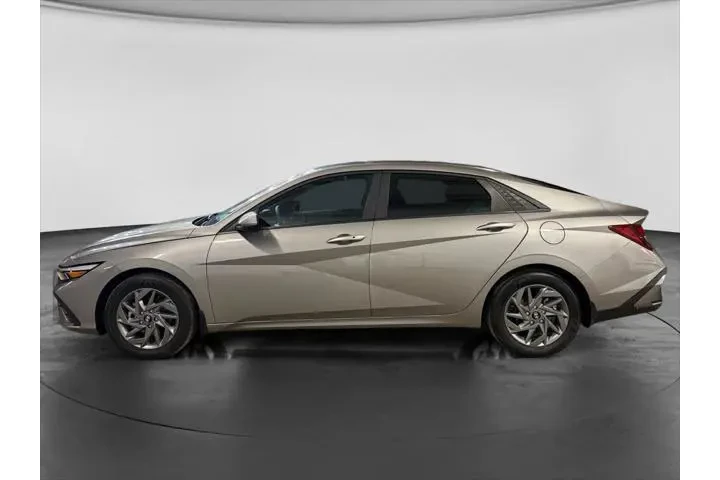 $22248 : Hyundai ELANTRA 2024 SEL 4dr image 8