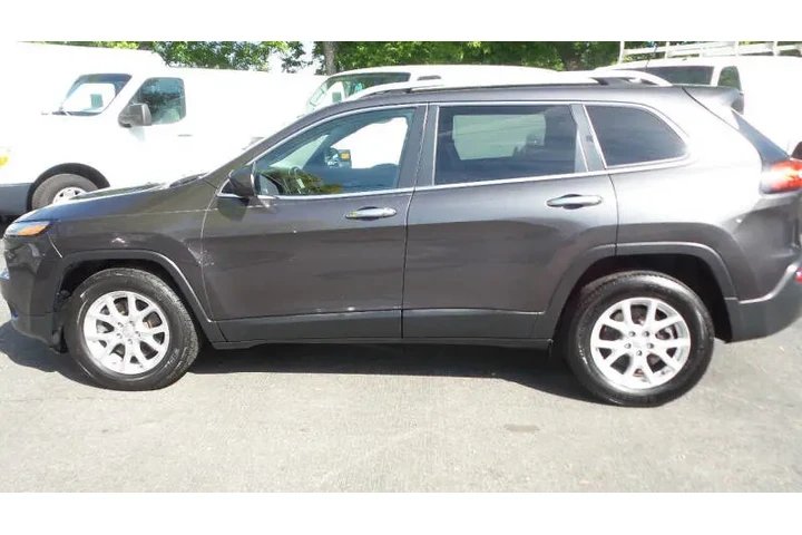 $12900 : 2017 Cherokee Latitude image 5