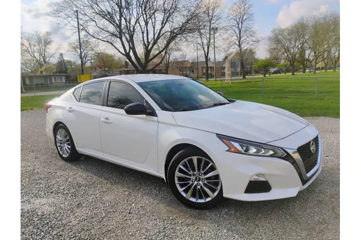 $12997 : 2020 Altima 2.5 SR image 1