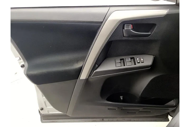 $16998 : Toyota RAV4 2018 LE 4dr SUV image 5