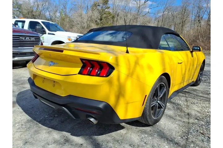 $30986 : Ford Mustang 2024 EcoBoost P image 9