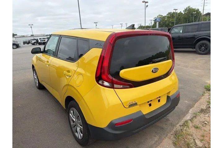 $13992 : Kia Soul 2020 S 4dr Crossove image 4