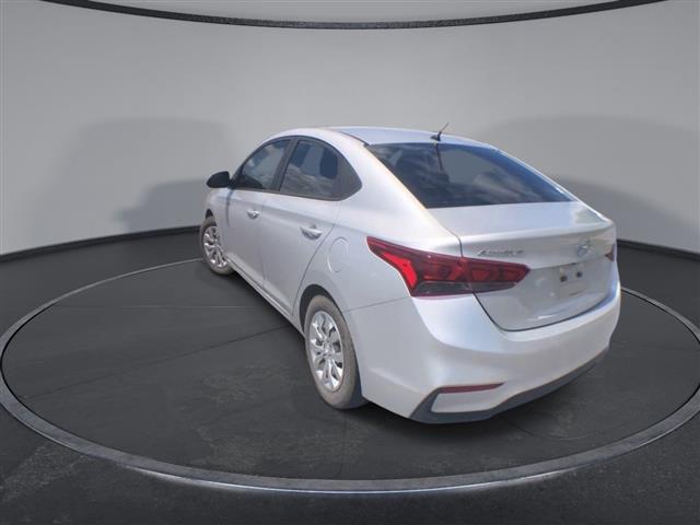 $12700 : PRE-OWNED 2018 HYUNDAI ACCENT image 7