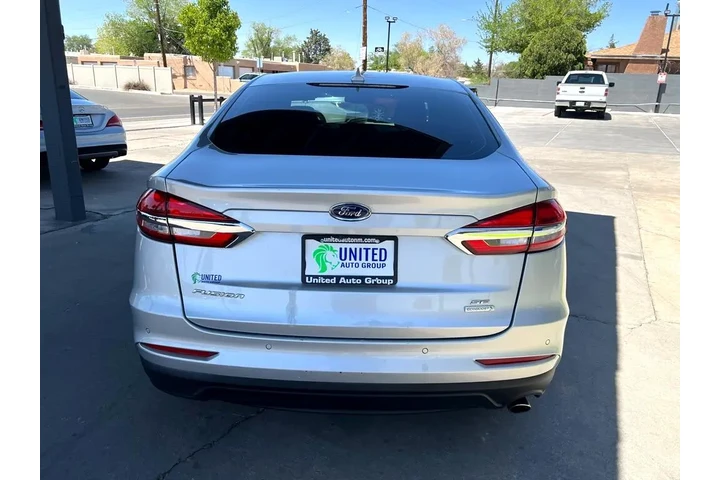 2019 Fusion SE image 6