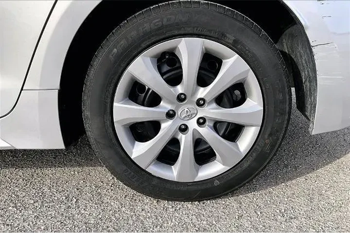 $20133 : Toyota Corolla 2023 LE 4dr S image 9