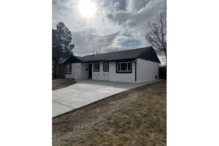 $1000 : Beautifully remodeled Ranch St image 2