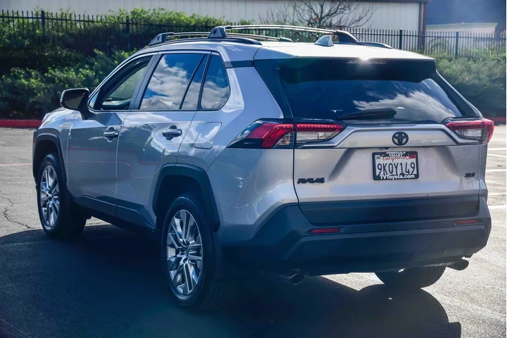 $26491 : Toyota RAV4 2024 XLE Premium image 5