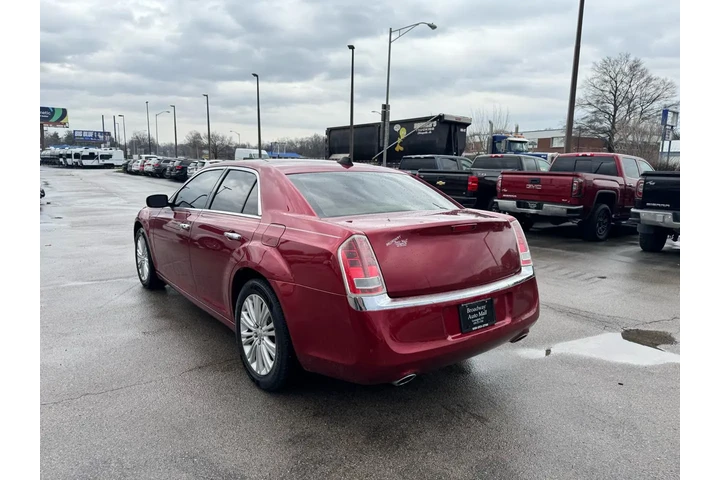 $9450 : 2012 300 4dr Sdn V6 Limited A image 4