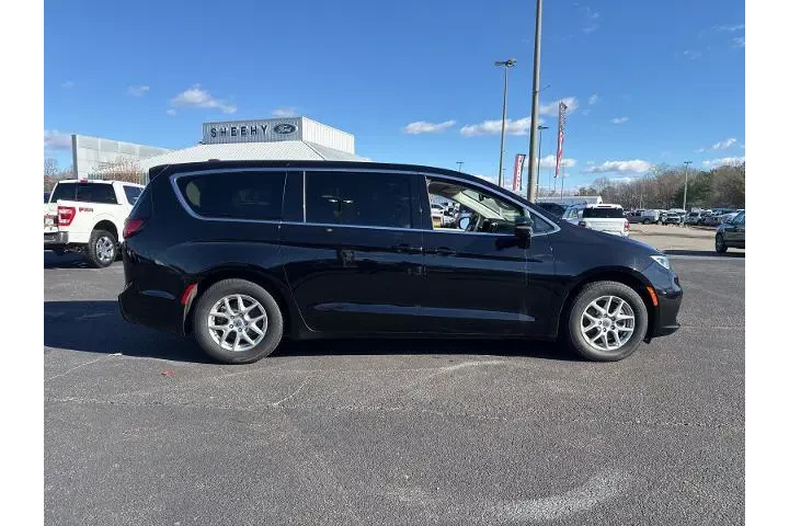 $28950 : Chrysler Pacifica 2024 Touri image 5