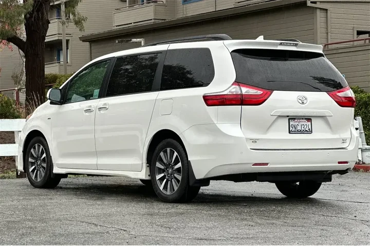 $37247 : Toyota Sienna 2019 AWD XLE 7 image 6
