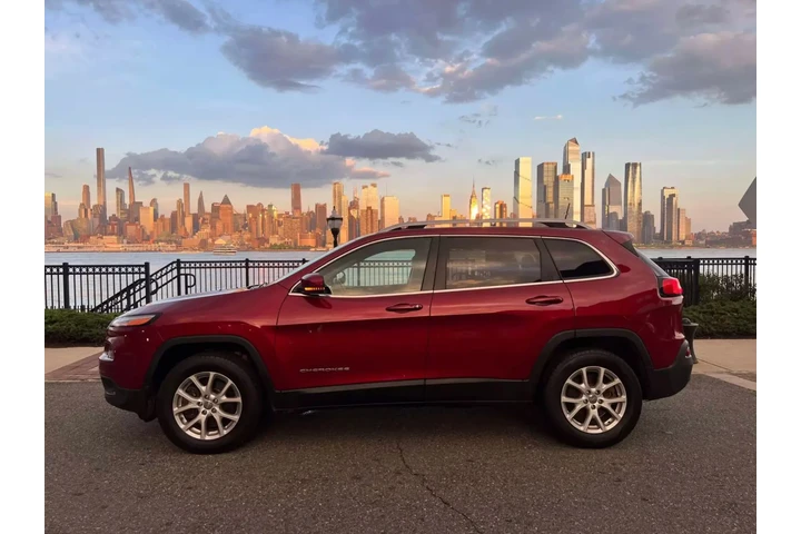 $9495 : 2017 JEEP CHEROKEE LATITUDE S image 9