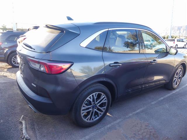 $17990 : Pre-Owned 2020 Ford Escape SEL image 2