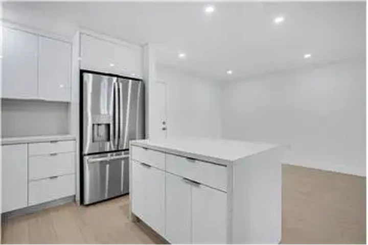 $2400 : Rental property with 2 bedro image 4