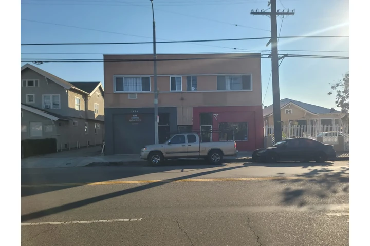 $1700 : 1836 w. Jefferson Blvd. 90018 image 1