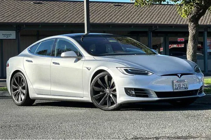 $26270 : Tesla Model S 2016 AWD 90D 4 image 2