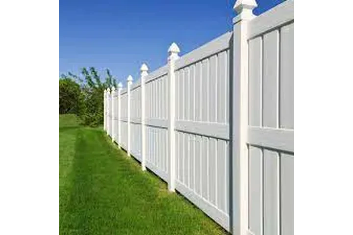 Vinyl Fence: Durable Selection image 1