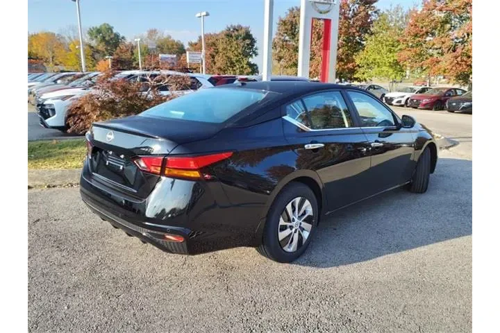 $24795 : Nissan Altima 2025 2.5 S 4dr image 3