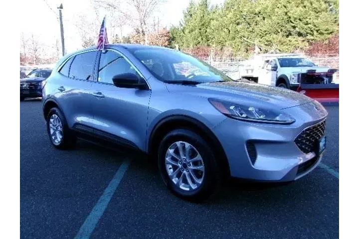 $22823 : Ford Escape 2022 AWD SE 4dr image 2