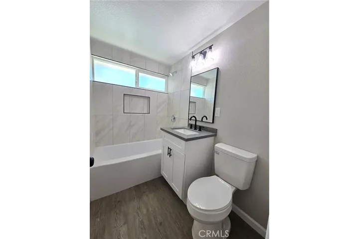 $2495 : SOUTH GATE RENTO CASA image 3