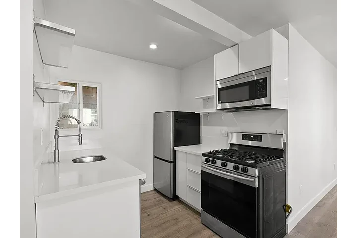 $1650 : 2 BEDROOM 2 BATHROOM image 2