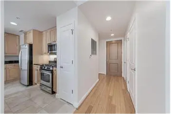 $2995 : Rental property with 1 bedro image 3