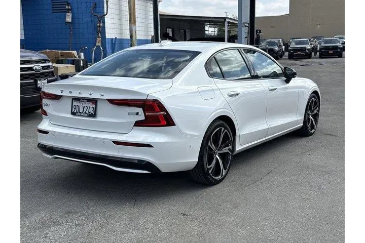 $28000 : Volvo S60 2023 AWD B5 Plus D image 3