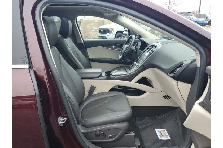 $26995 : Lincoln Nautilus 2020 AWD Re image 9