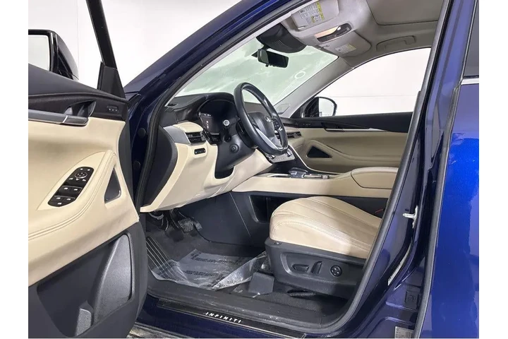 $37834 : 2023 QX60 SENSORY image 2