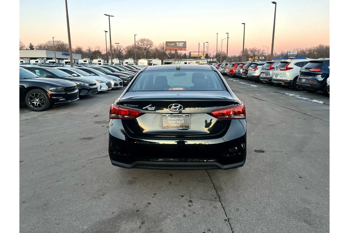 $10980 : 2019 Accent SEL Sedan Auto image 2