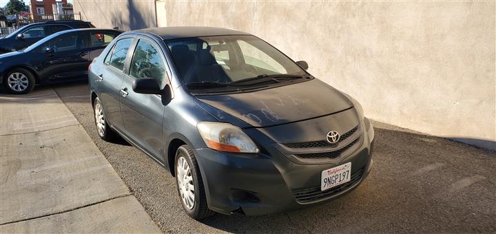 $3900 : 2007 Yoyota Yaris image 4