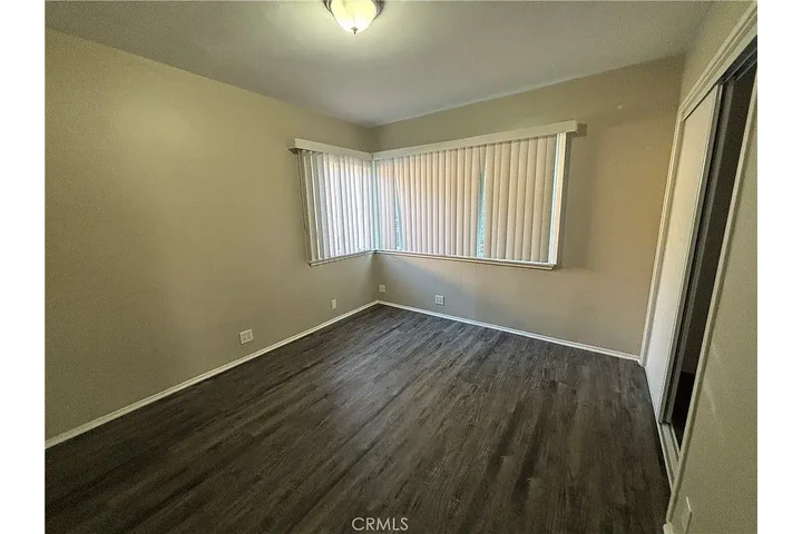 $1300 : Well-located equity opportunit image 6