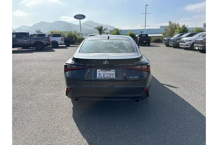 $39769 : Lexus IS 300 2024 4dr Sedan image 9