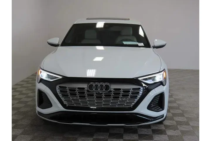 $39850 : Audi Q8 Sportback e-tron 202 image 6