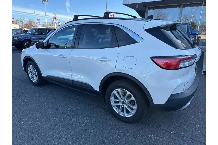 $12800 : Ford Escape 2020 AWD SE 4dr image 4