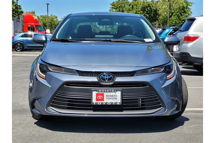 $22599 : Gold Certified2024 Corolla LE image 2