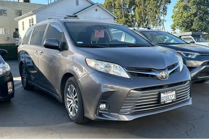 $20611 : Toyota Sienna 2018 XLE 7-Pas image 2