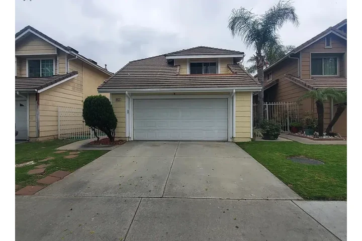 $2300 : Large Huntington Park house image 1