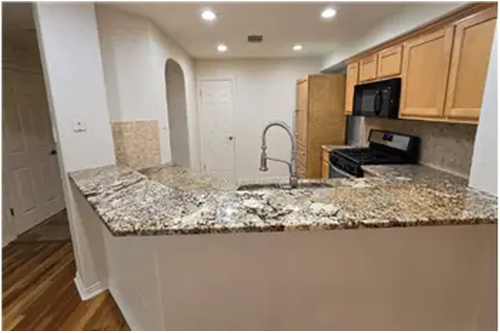 $2600 : Rental property with 2 bedro image 5