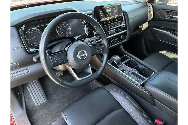 $29928 : Nissan Pathfinder 2023 SL 4d image 2