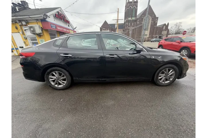 2020 Optima LX image 9