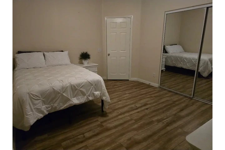 $750 : Cuarto de renta image 1