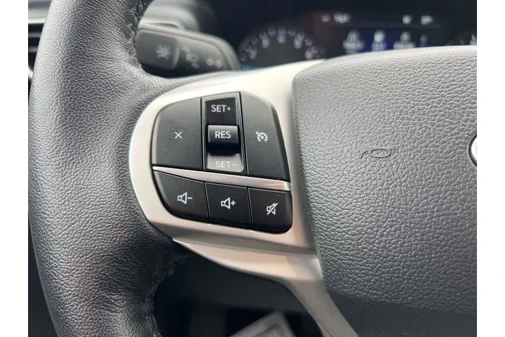 $29679 : Ford Explorer 2023 AWD XLT 4 image 9