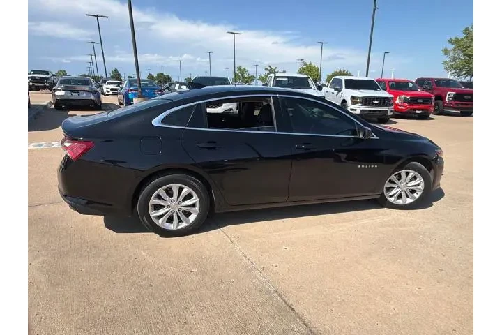 $13891 : Chevrolet Malibu 2021 LT 4dr image 9