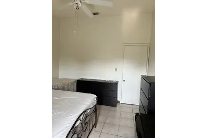 $950 : RENTO CUARTO para mujer sola📍 image 2