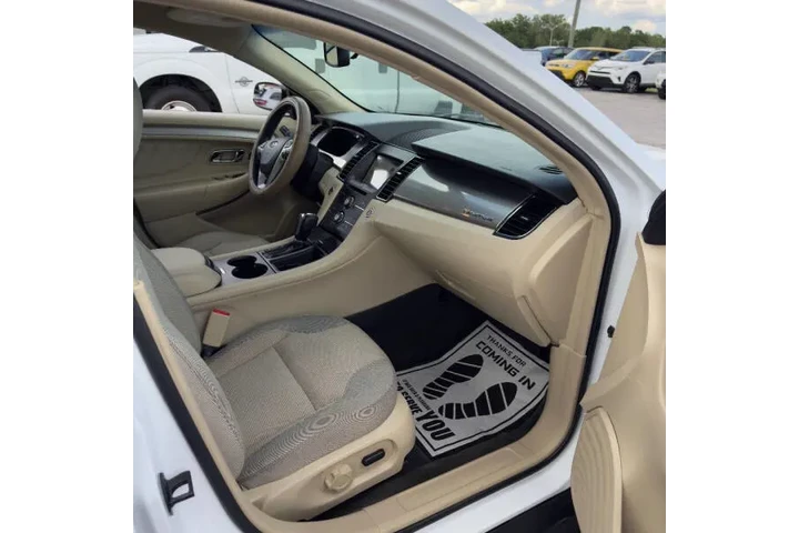 2018 Taurus SEL image 10