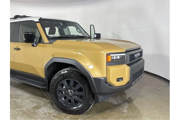 $63997 : Gold Certified2025 Land Cruis image 9