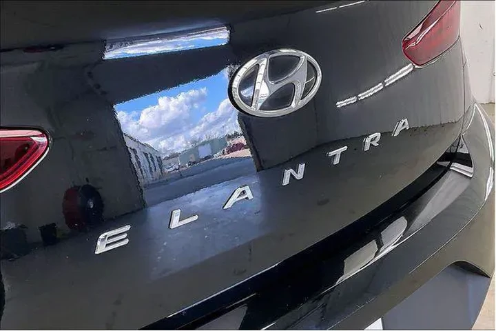 $13490 : Hyundai ELANTRA 2019 SE 4dr image 9